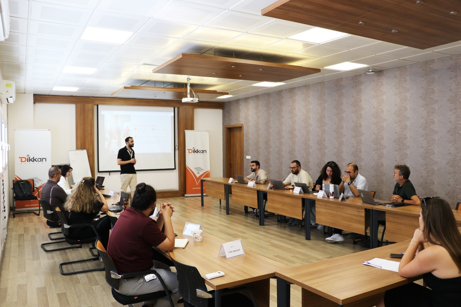 Dikkan Group eğitim programının kapanışından bir kare